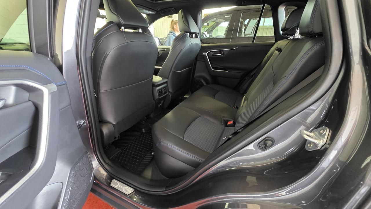 2023 Toyota RAV4 Hybrid XSE Photo0