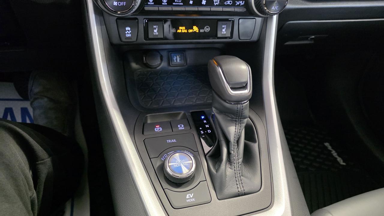 2023 Toyota RAV4 Hybrid XSE Photo0