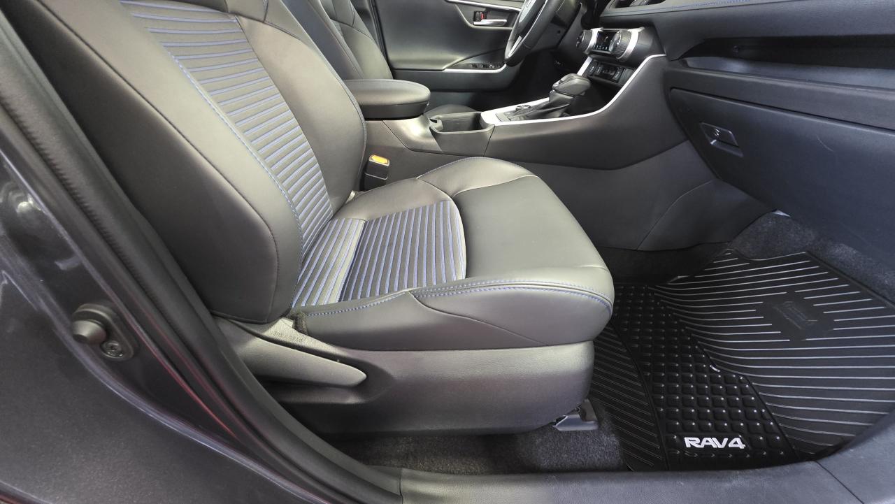 2023 Toyota RAV4 Hybrid XSE Photo0
