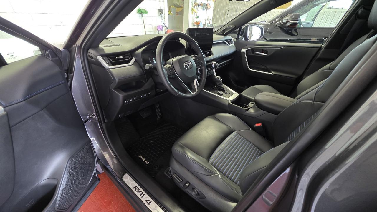 2023 Toyota RAV4 Hybrid XSE Photo0