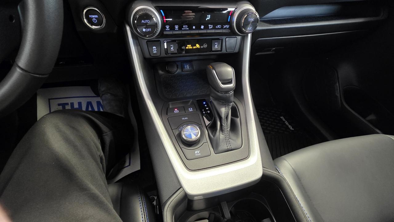 2023 Toyota RAV4 Hybrid XSE Photo0