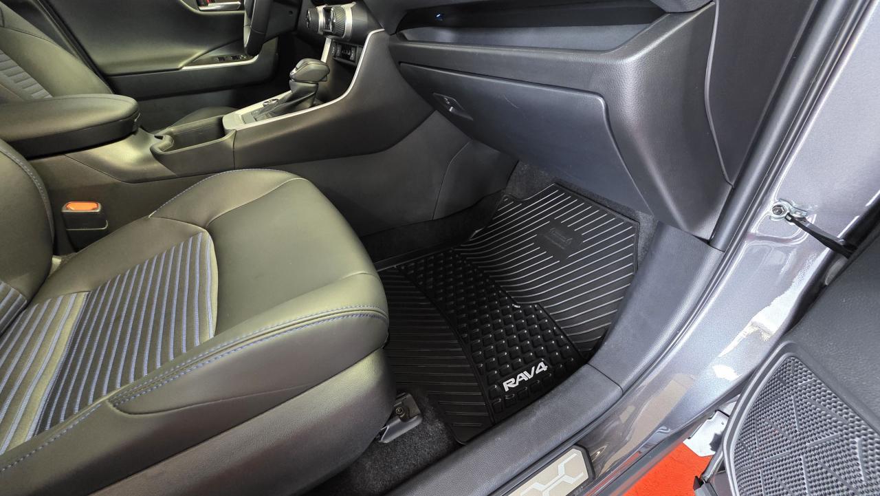 2023 Toyota RAV4 Hybrid XSE Photo0
