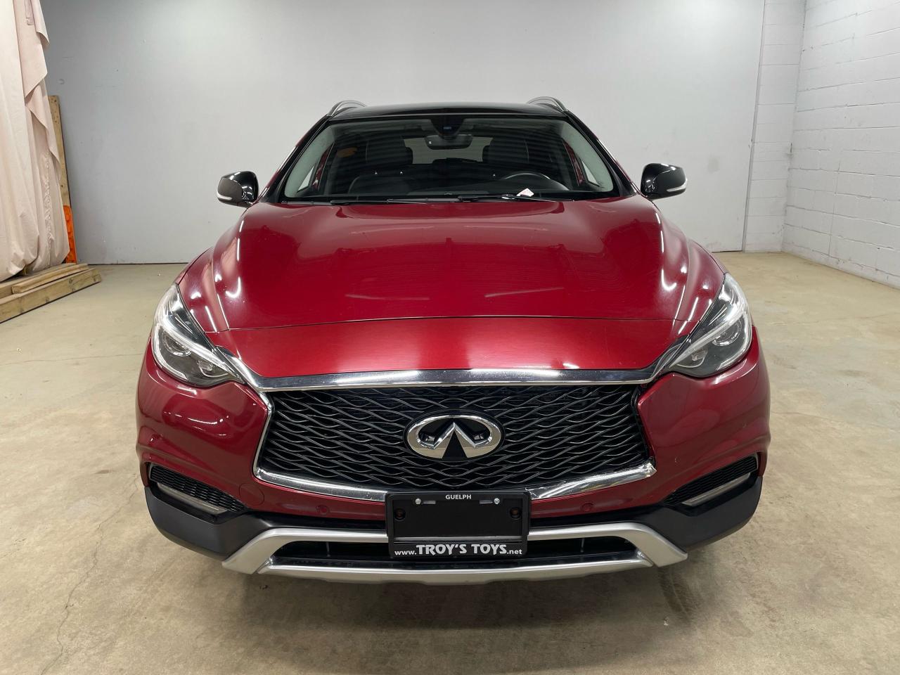 2017 Infiniti QX30 Premium Photo2