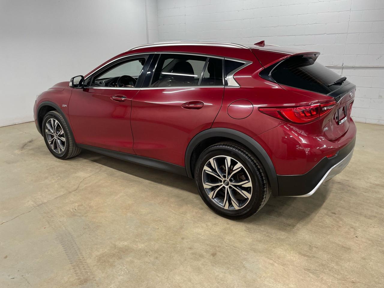 2017 Infiniti QX30 Premium Photo4