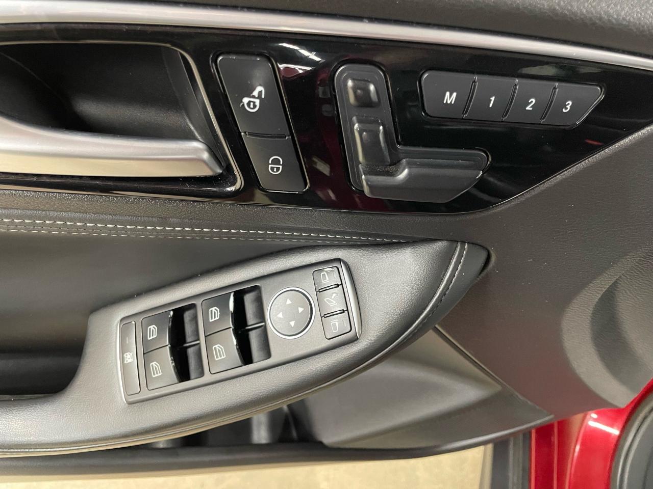 2017 Infiniti QX30 Premium Photo12