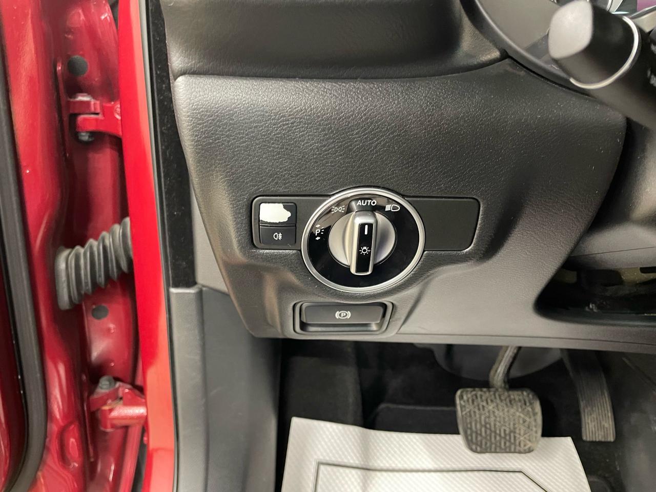 2017 Infiniti QX30 Premium Photo13