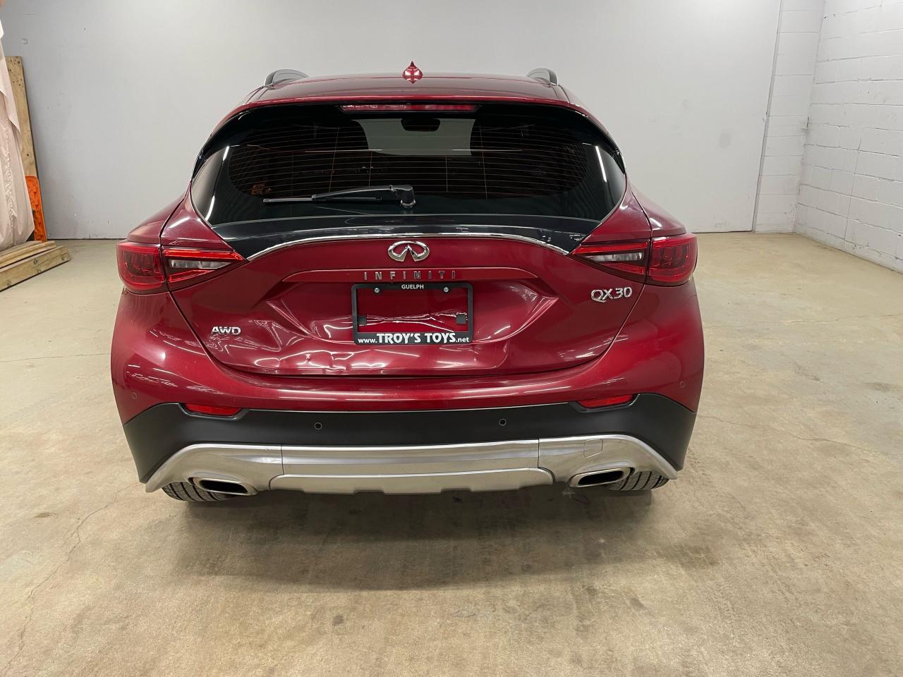 2017 Infiniti QX30 Premium Photo5