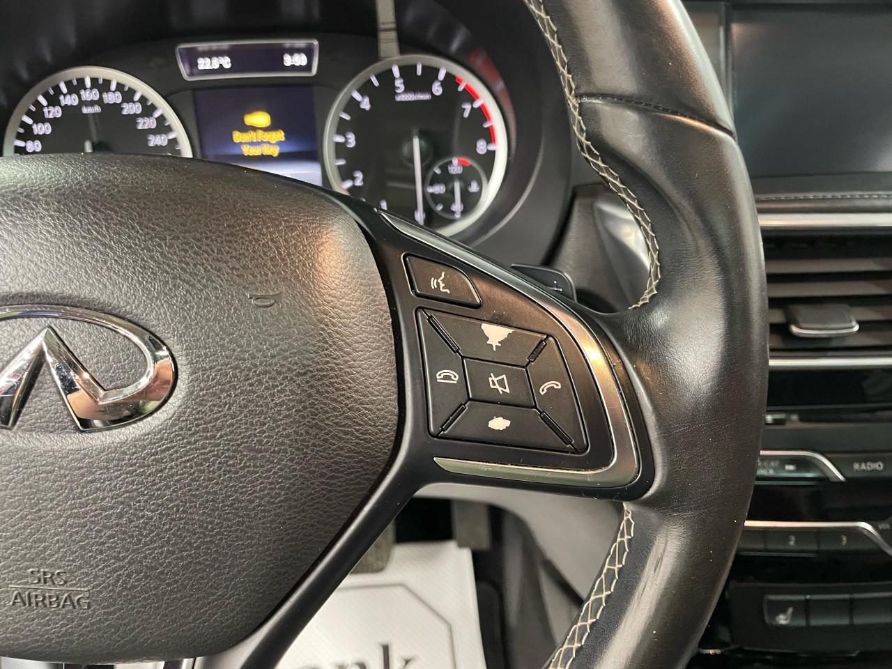 2017 Infiniti QX30 Premium Photo16