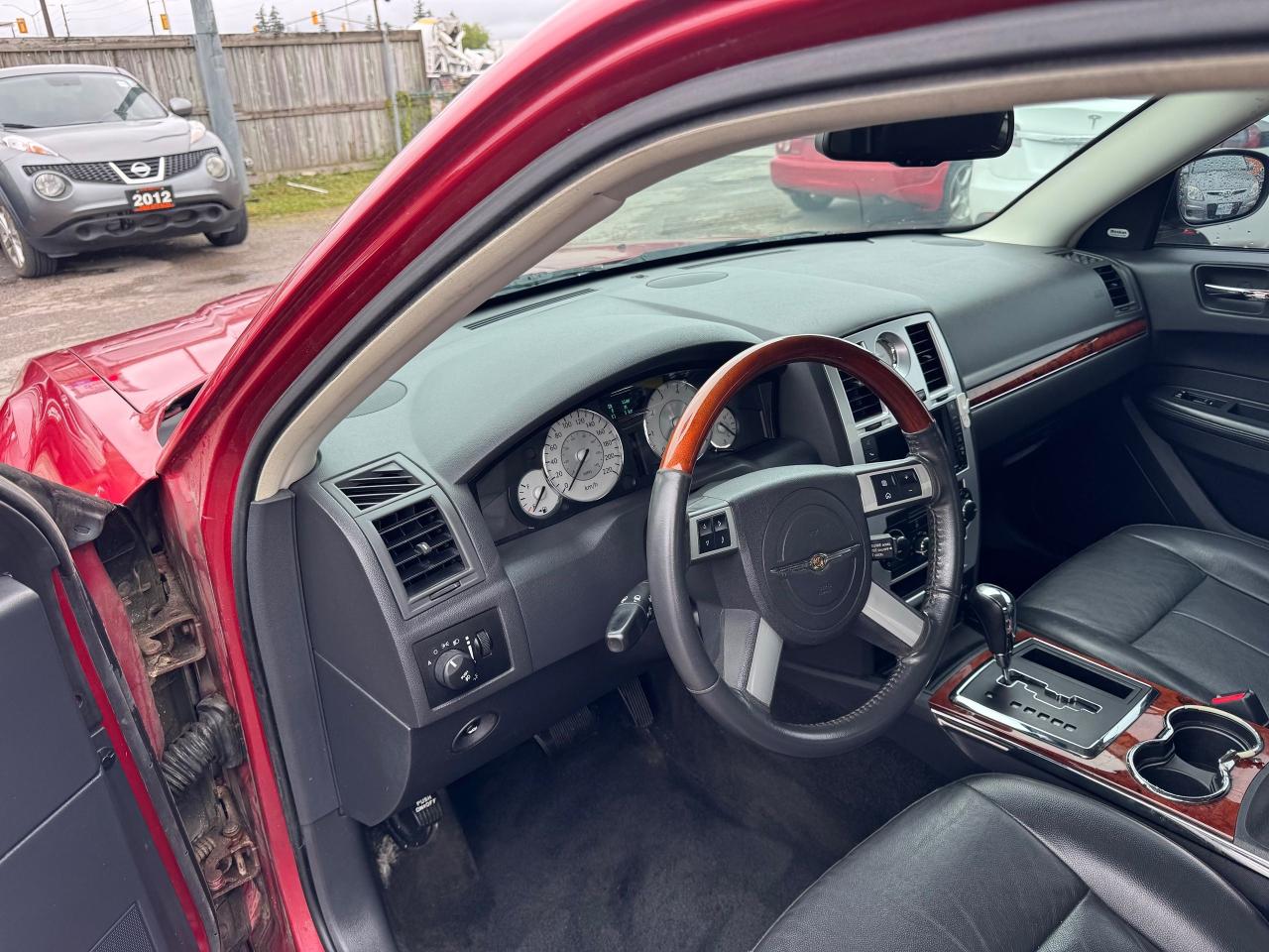 2010 Chrysler 300 LIMITED, LEATHER, SUNROOF, ONLY 174KMS, AS IS - Photo #9