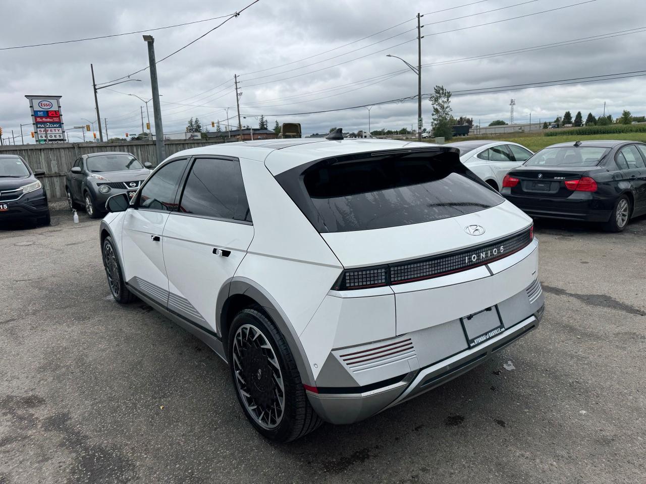 2024 Hyundai IONIQ 5 LIMITED,AWD, LONG RANGE, ULTIMATE PKG, ONLY 3000KM - Photo #3