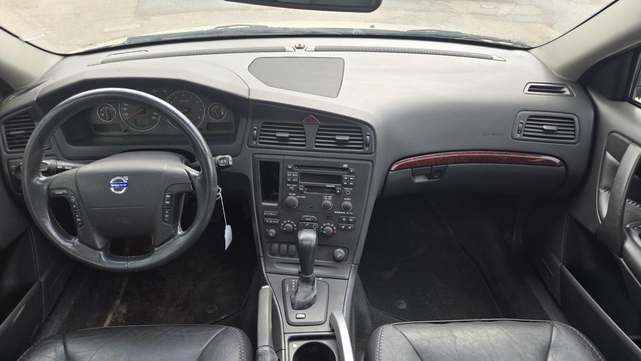 2004 Volvo V70  - Photo #8