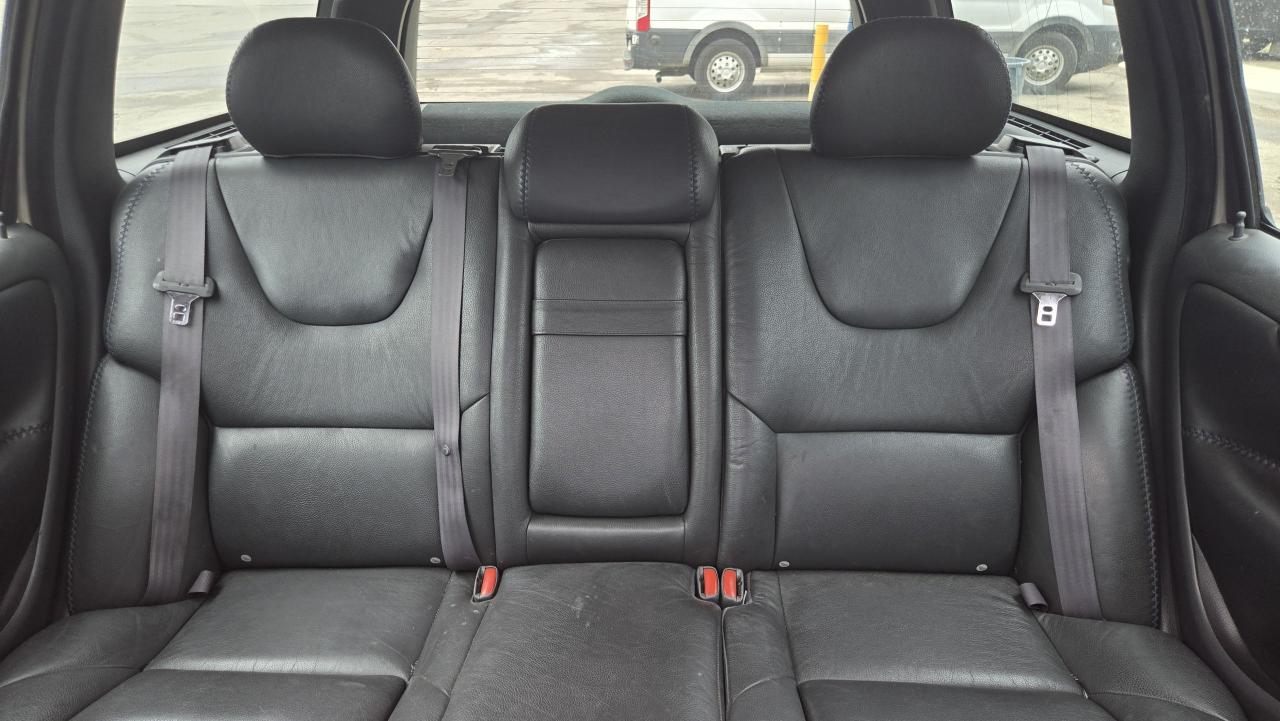 2004 Volvo V70  - Photo #18