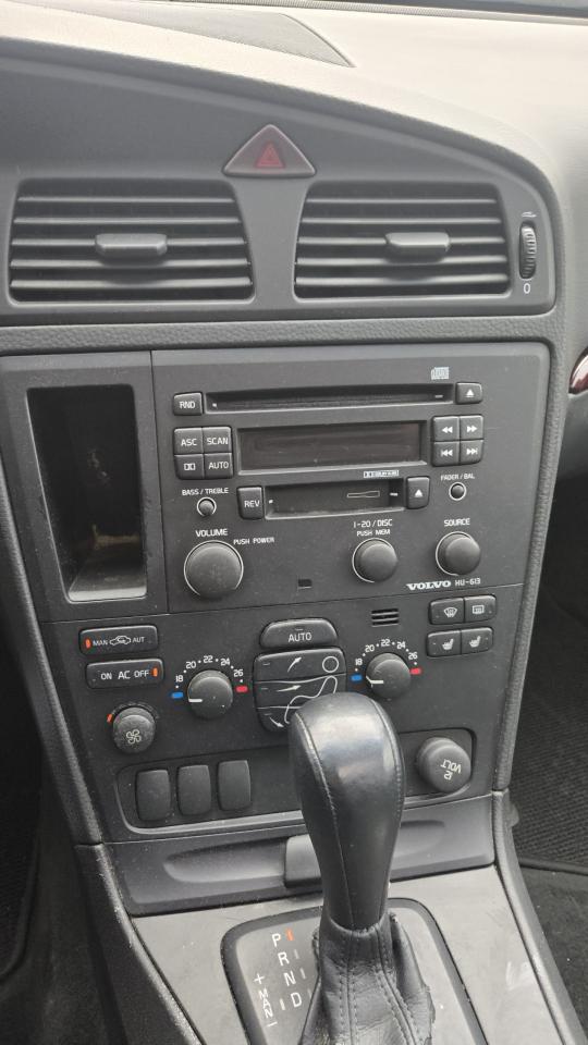 2004 Volvo V70  - Photo #13