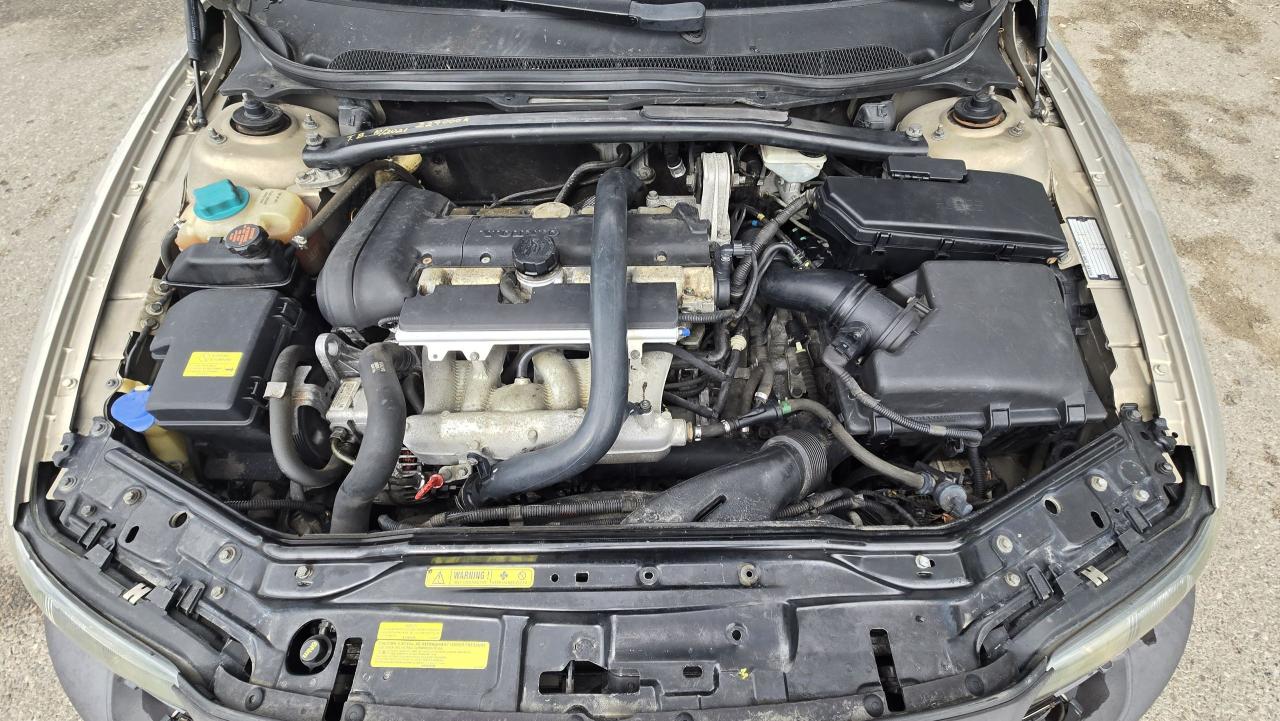2004 Volvo V70  - Photo #6