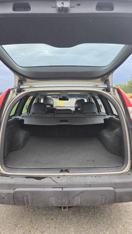 2004 Volvo V70  - Photo #19