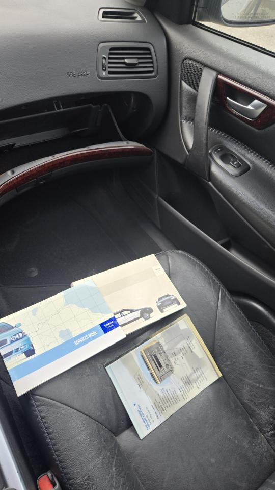 2004 Volvo V70  - Photo #16