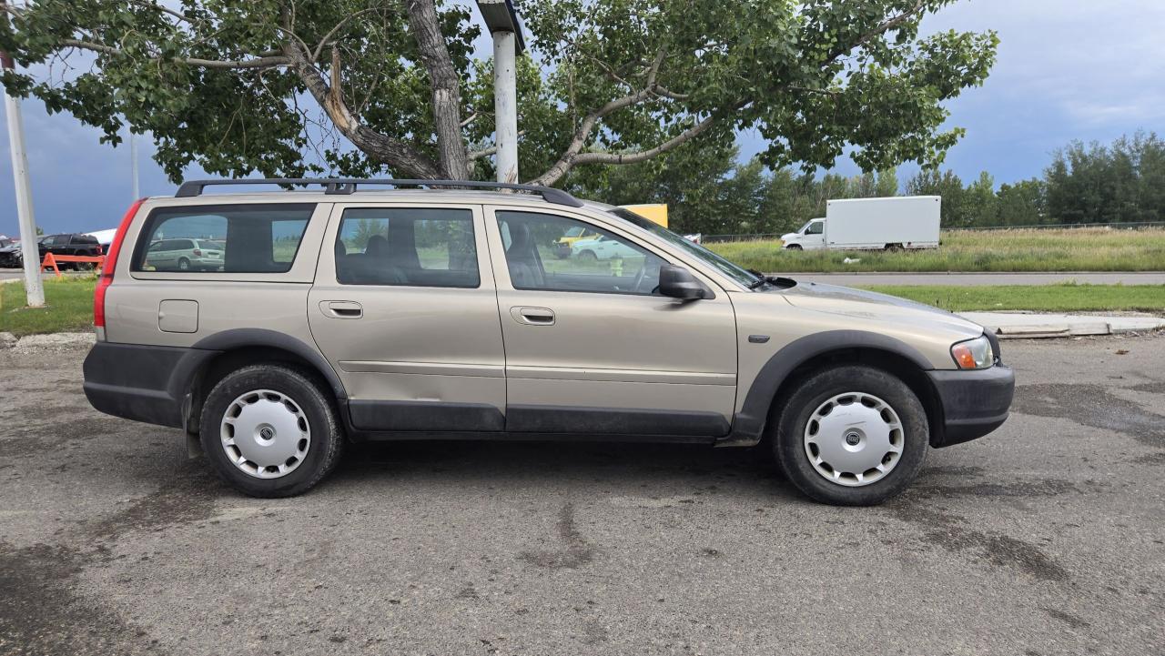 2004 Volvo V70  - Photo #4