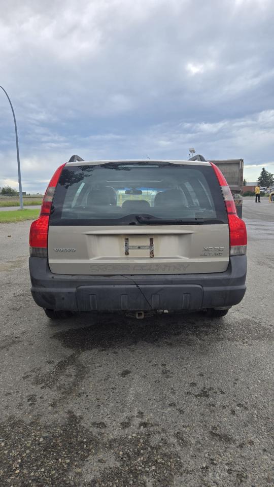 2004 Volvo V70  - Photo #3
