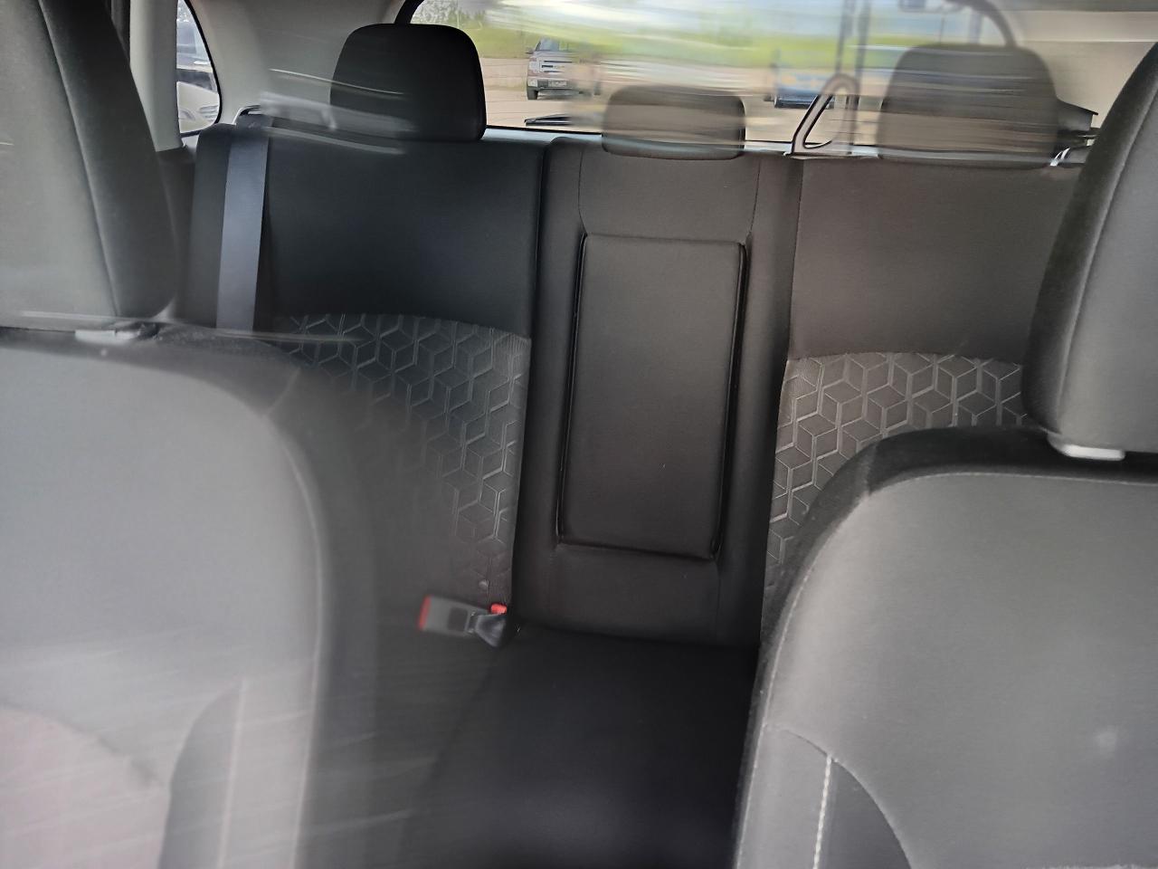 2022 Mitsubishi RVR ES AWD Htd Seats, BU Cam - Photo #15