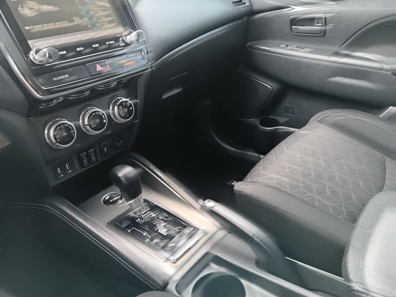 2022 Mitsubishi RVR ES AWD Htd Seats, BU Cam - Photo #17