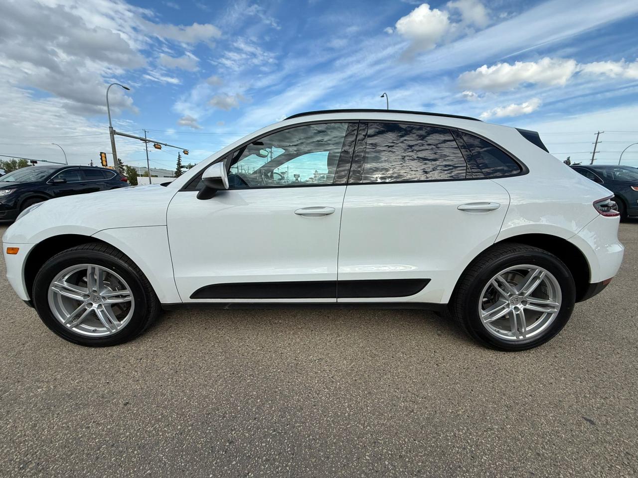 2017 Porsche Macan AWD | LOW KM | ALL CREDIT ACCEPTED!! - Photo #4
