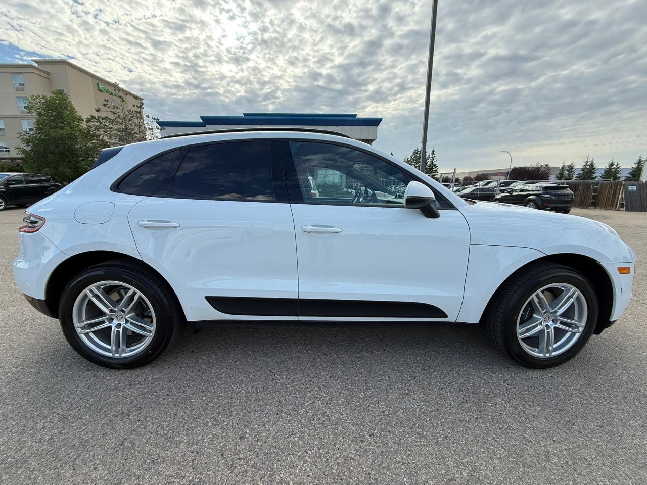 2017 Porsche Macan AWD | LOW KM | ALL CREDIT ACCEPTED!! - Photo #8