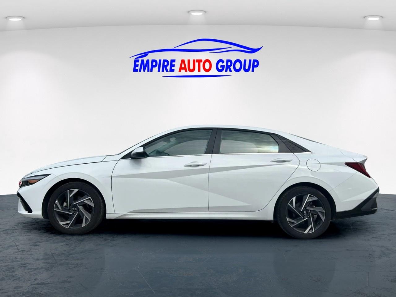 2025 Hyundai Elantra Luxury Photo2
