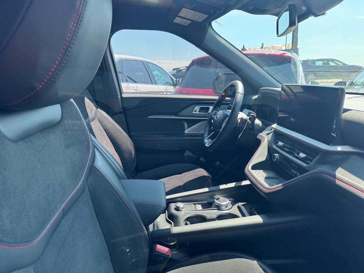 2025 Ford Explorer ST Photo5