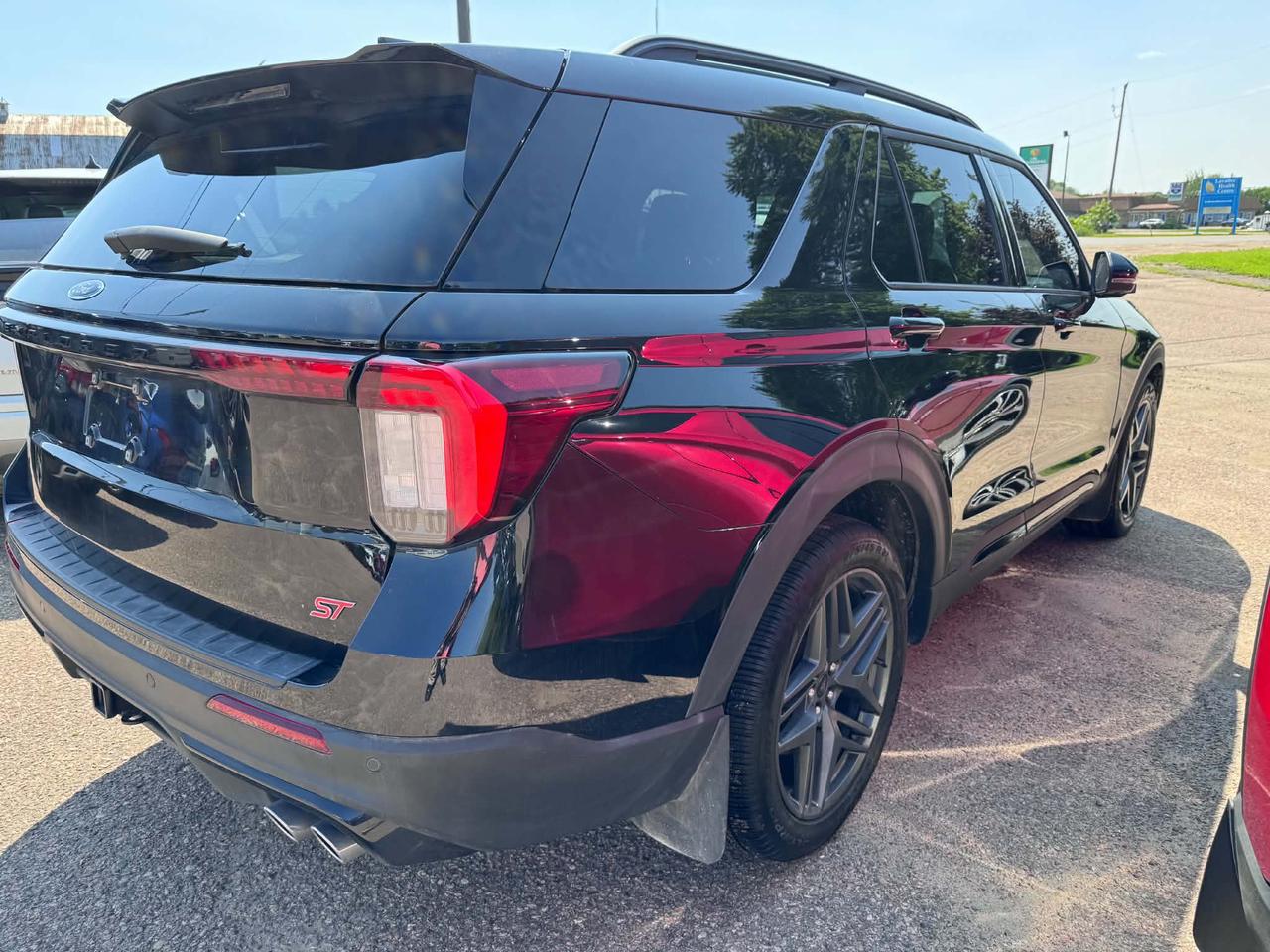 2025 Ford Explorer ST Photo3
