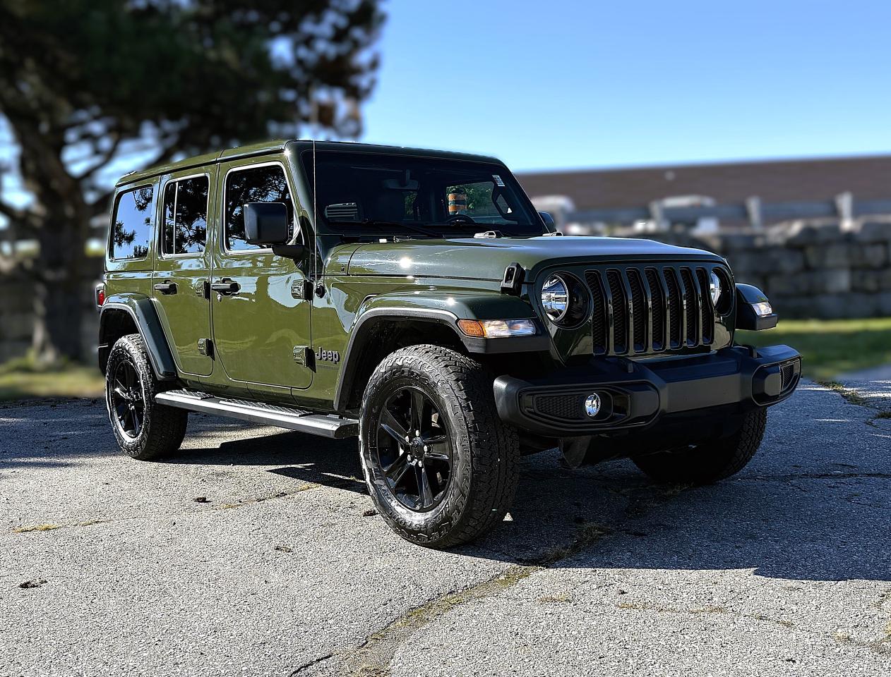 2023 Jeep Wrangler Sahara Altitude 4 Door 4x4 | ALPINE PREMIUM AUDIO Photo2