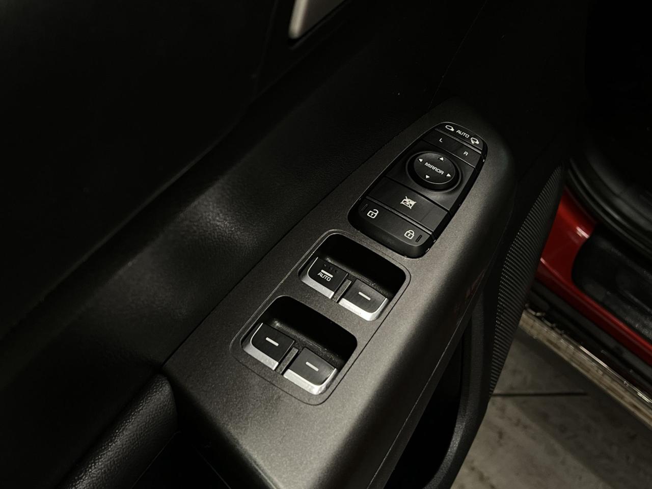 2022 Kia Sportage EX S AWD |PANO ROOF |HTD SEATS/ STEERING | CARPLAY Photo4