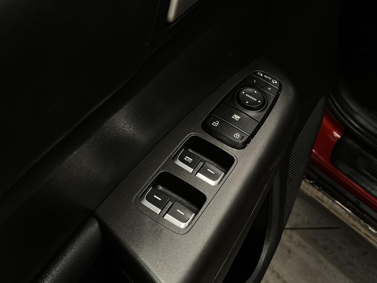 2022 Kia Sportage EX S AWD |PANO ROOF |HTD SEATS/ STEERING | CARPLAY Photo4