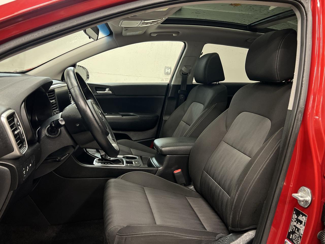 2022 Kia Sportage EX S AWD |PANO ROOF |HTD SEATS/ STEERING | CARPLAY Photo2
