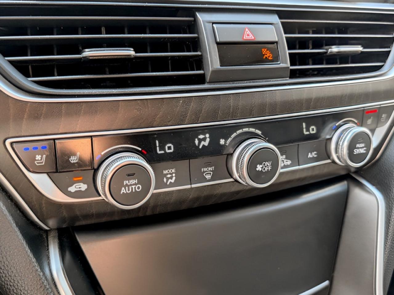 2019 Honda Accord Sedan Touring 2.0 Auto  **COOLED SEATS - SUNROOF** Photo