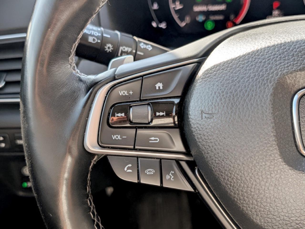 2019 Honda Accord Sedan Touring 2.0 Auto  **COOLED SEATS - SUNROOF** Photo