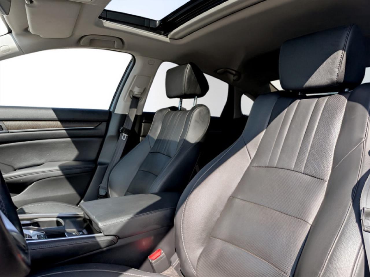 2019 Honda Accord Sedan Touring 2.0 Auto  **COOLED SEATS - SUNROOF** Photo