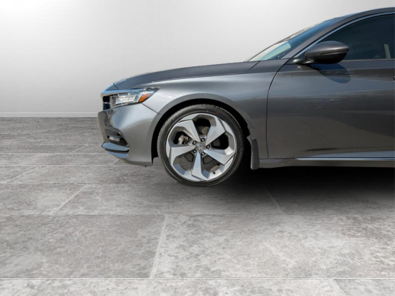 2019 Honda Accord Sedan Touring 2.0 Auto  **COOLED SEATS - SUNROOF** Photo