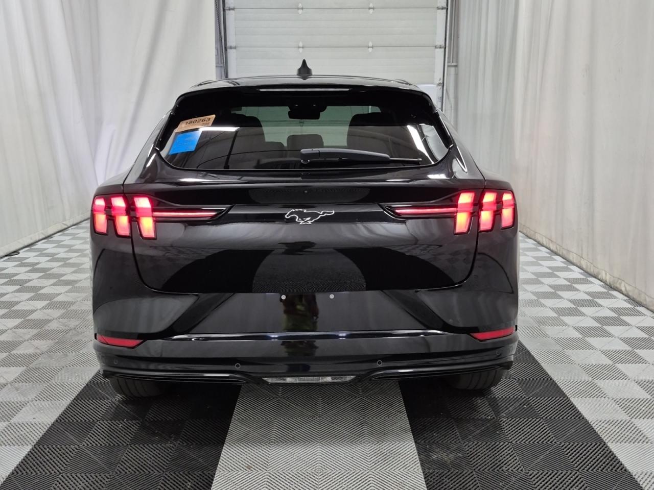 2022 Ford Mustang Mach-E Premium Photo4