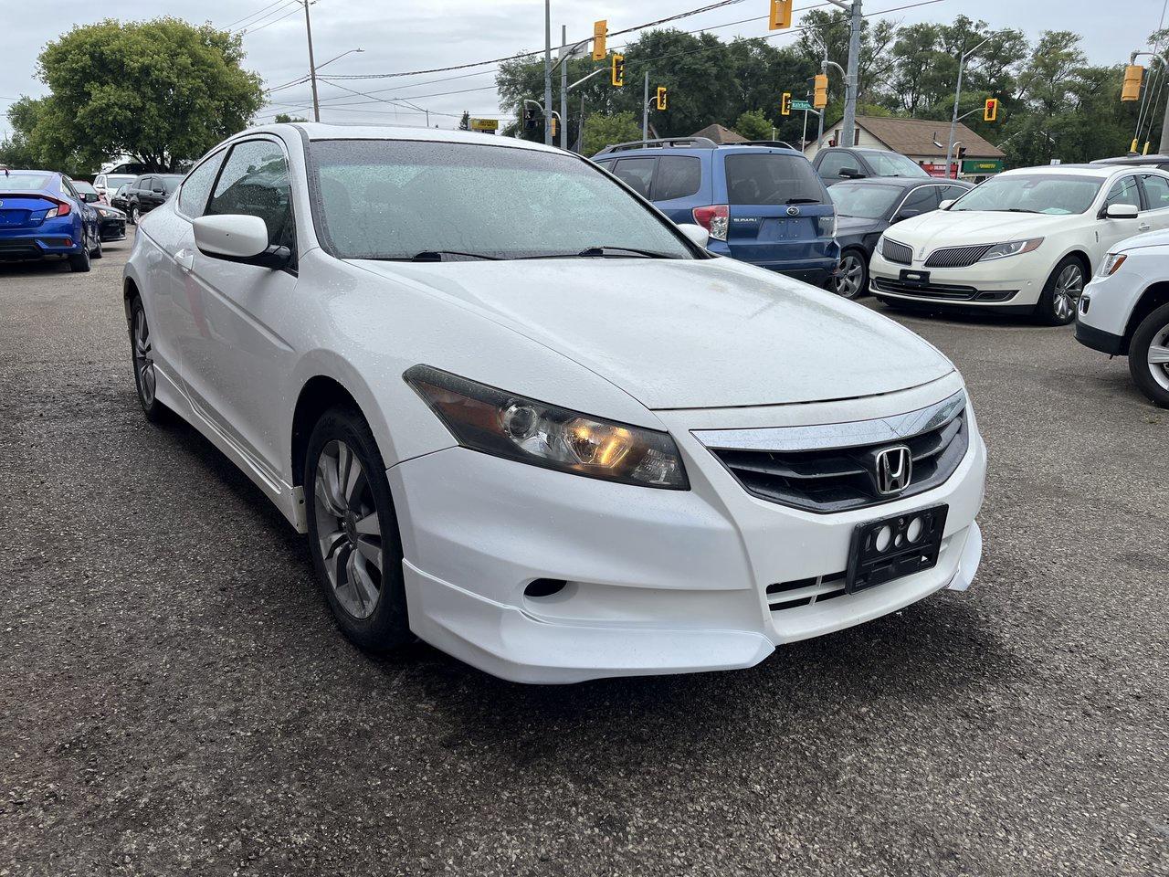 2012 Honda Accord Cpe EX-L w/Navi Photo2