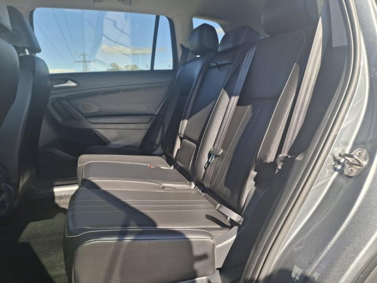 2024 Volkswagen Tiguan Comfortline 4Motion | Leather | Adaptive Cruise Control | Heated Seats & More ! Photo