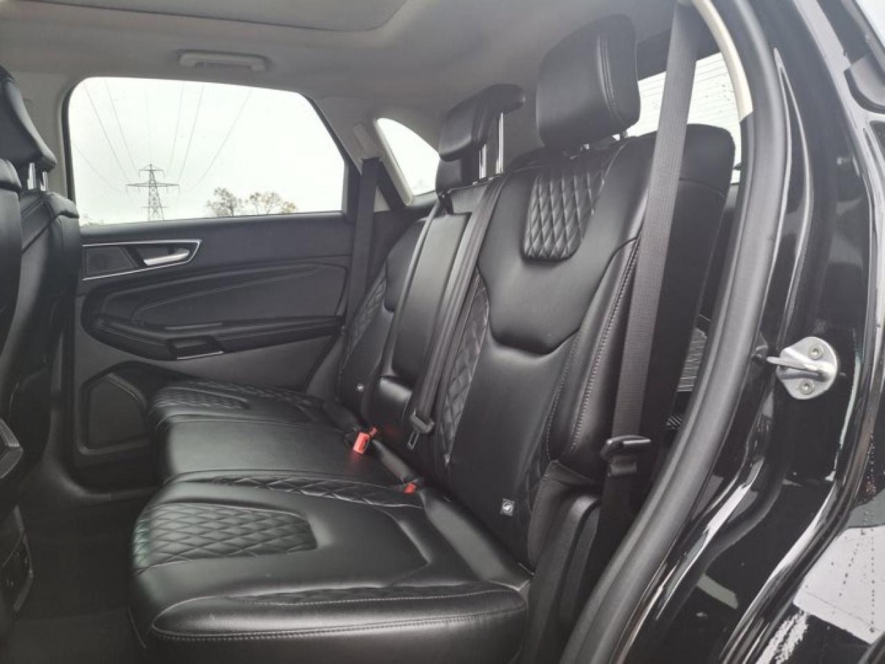2023 Ford Edge Titanium AWD | Leather | Pano Roof | Heated Seats + Steering | B&O Audio | Remote Start | and More ! Photo