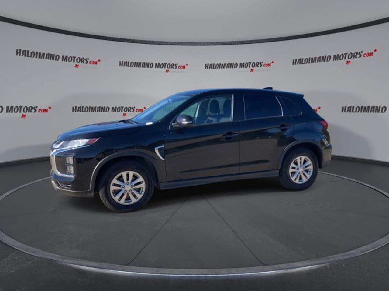 2024 Mitsubishi RVR SE AWC | Heated Seats Photo3