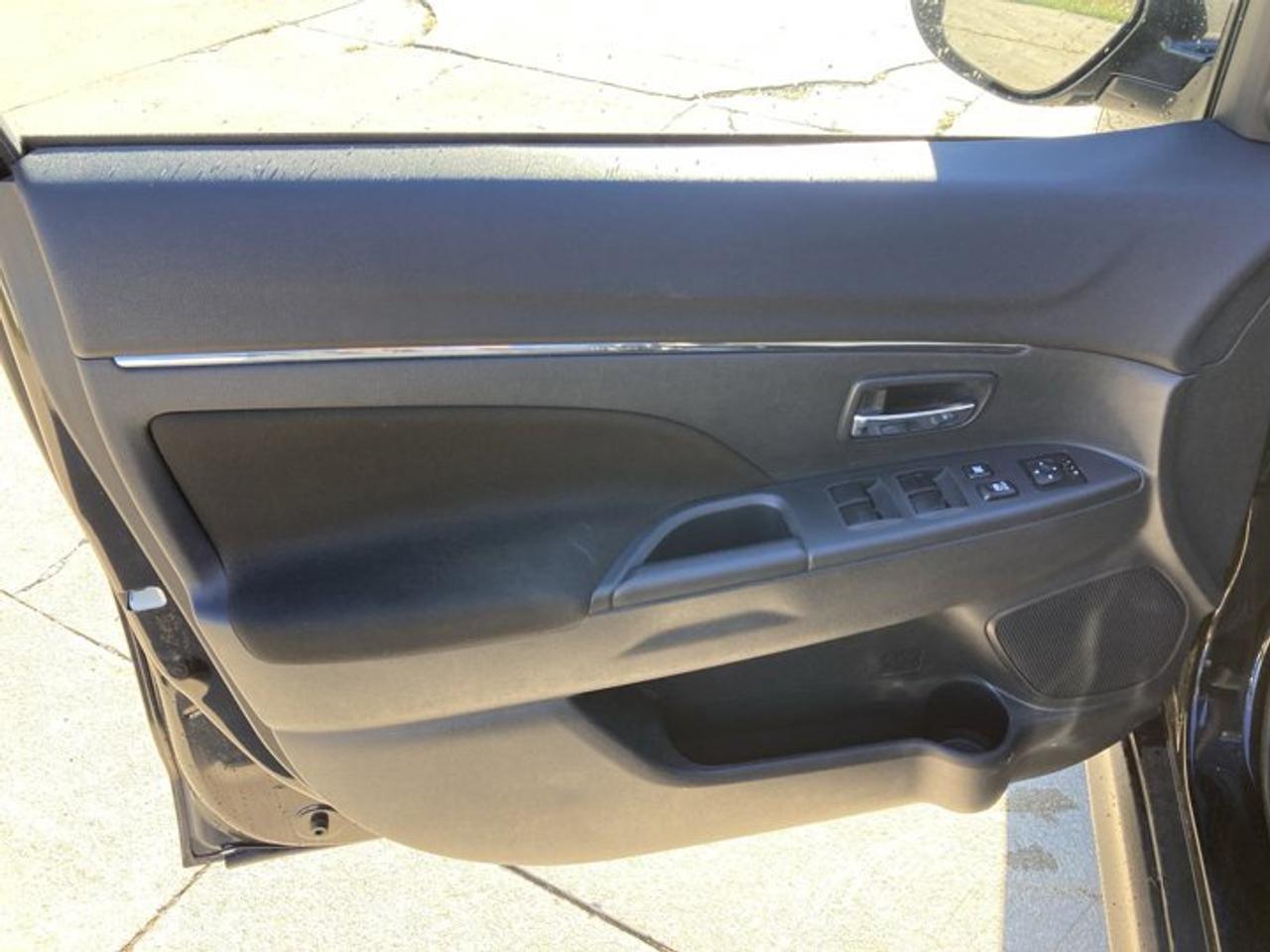 2024 Mitsubishi RVR SE AWC | Heated Seats Photo