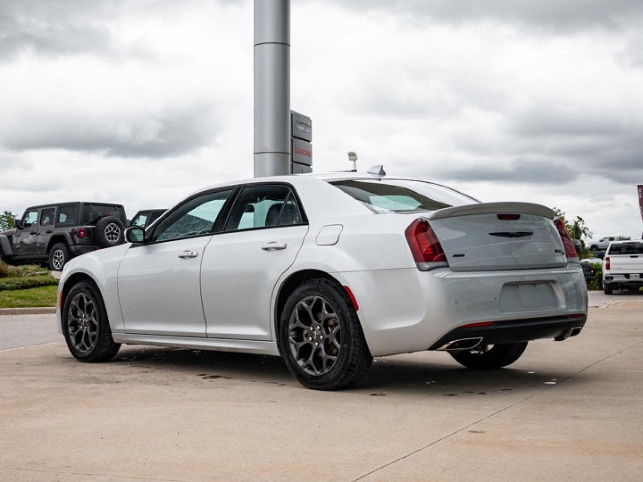 2022 Chrysler 300 300S Photo