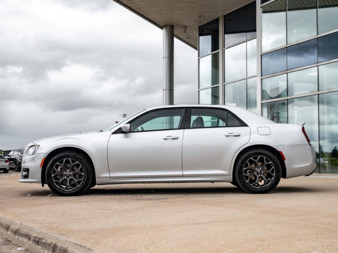 2022 Chrysler 300 300S Photo