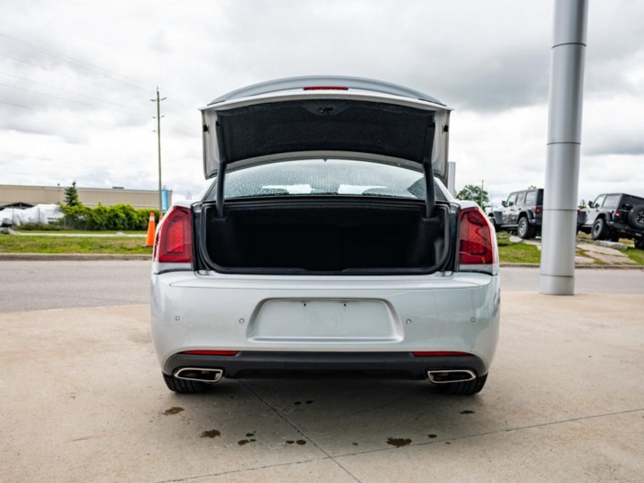 2022 Chrysler 300 300S Photo