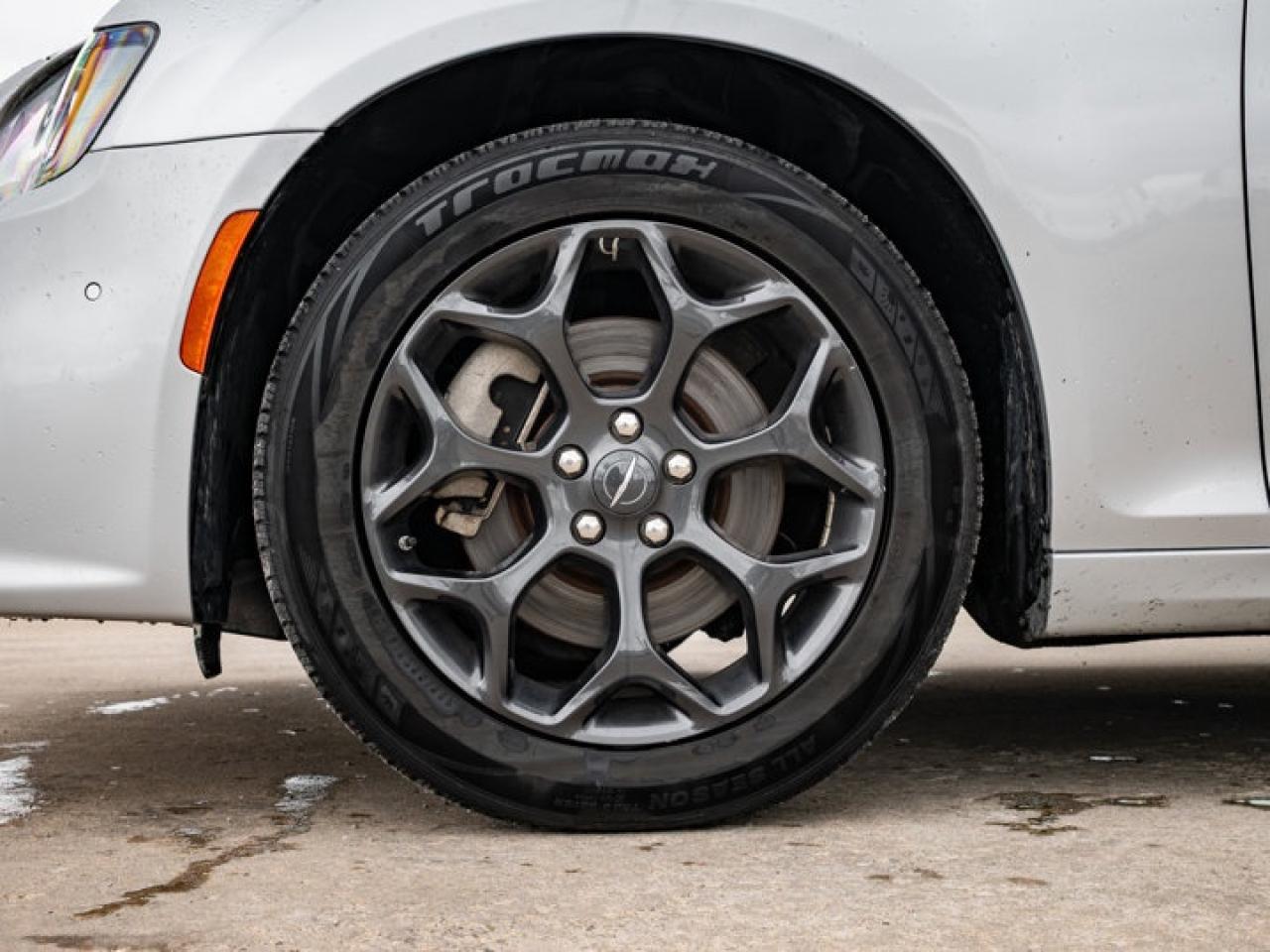 2022 Chrysler 300 300S Photo