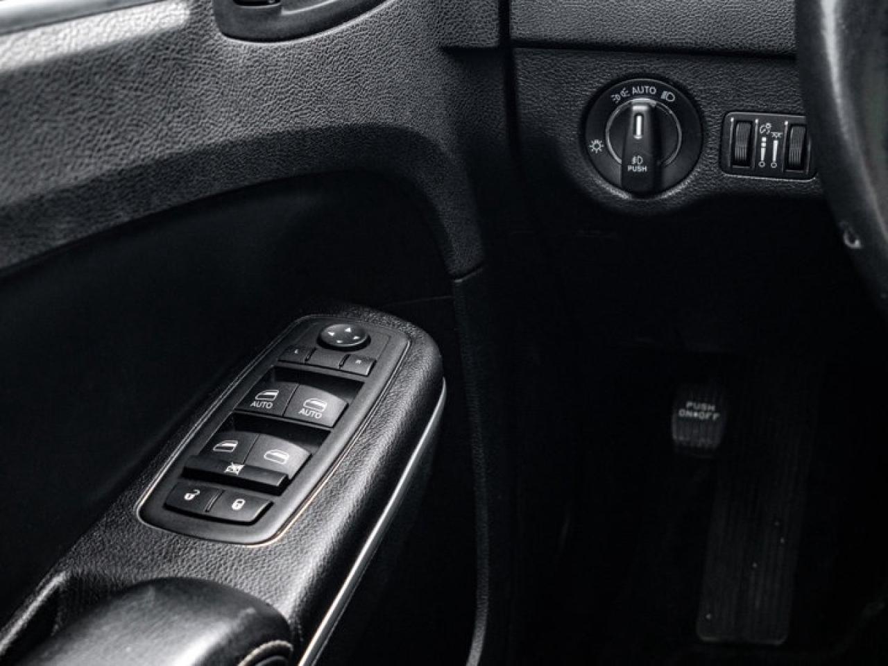 2022 Chrysler 300 300S Photo