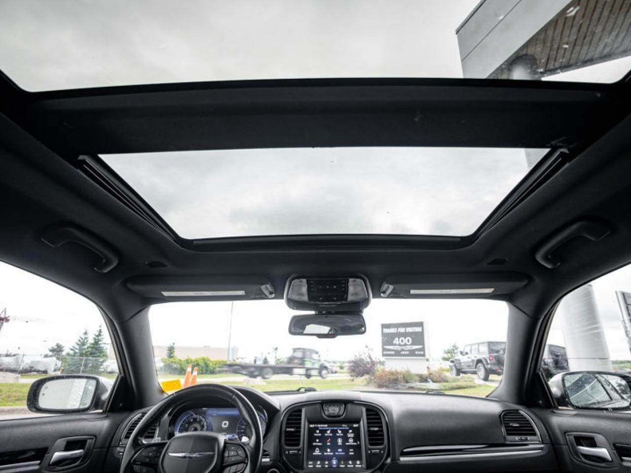 2022 Chrysler 300 300S Photo