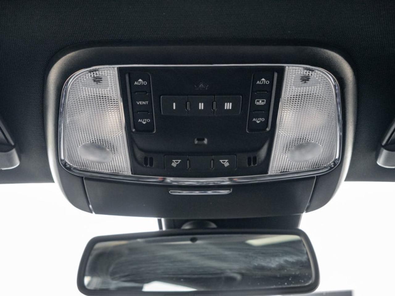 2022 Chrysler 300 300S Photo